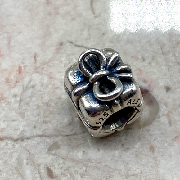 Authentic Pandora bead charm in a Christmas package 📦 sterling silver 🎄 - Picture 2 of 4